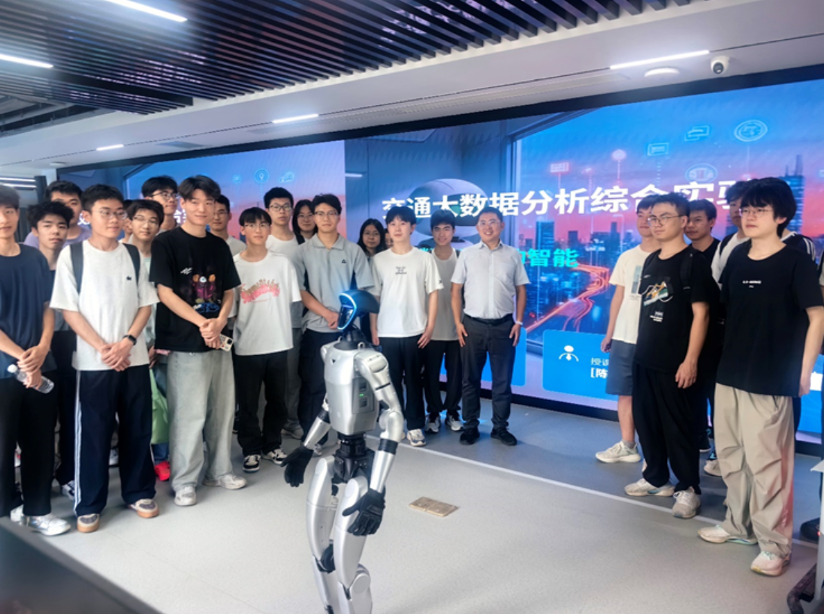 【本科生院】聚焦“真场景” 赋能“新课堂”——余区未来学习中心系列课程教学观摩活动圆满举行